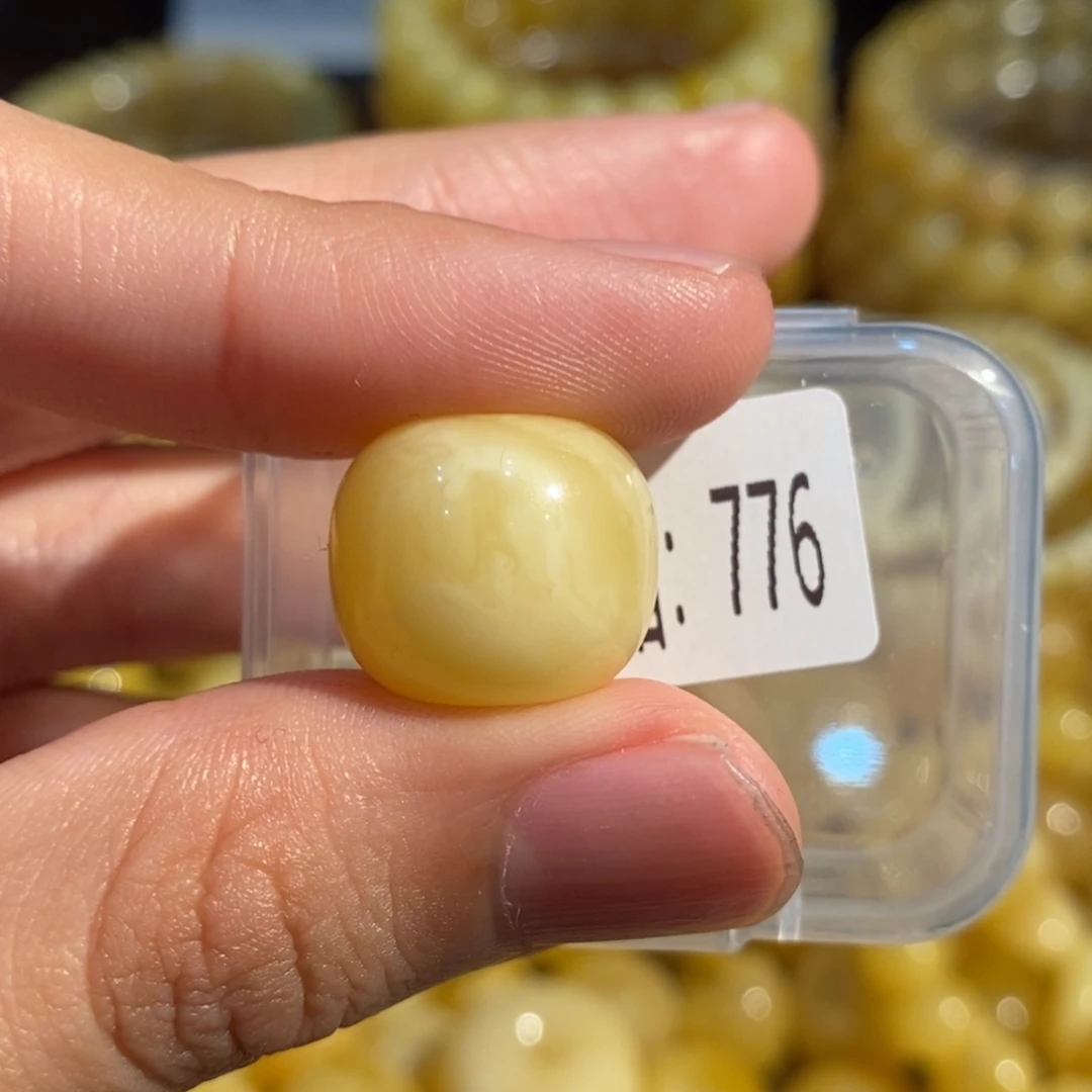 蜜蜡未镶嵌珠宝奇石776