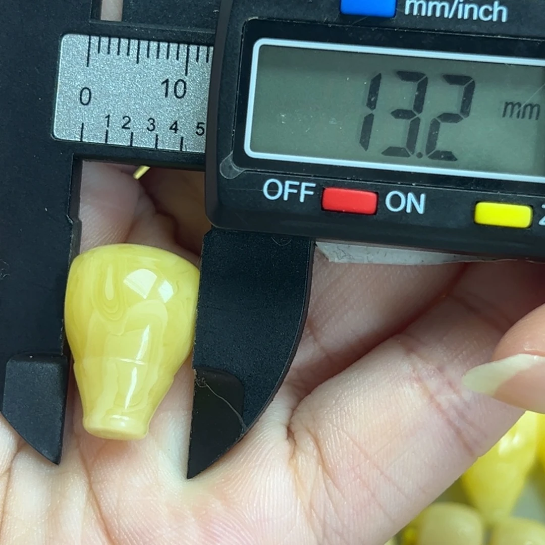 裸石琥珀未镶嵌三通