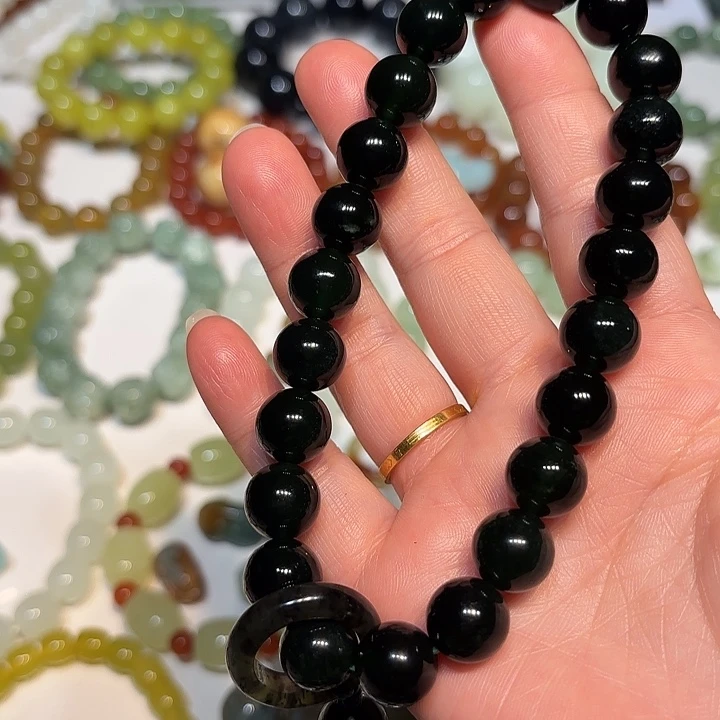 蛇纹石玉未镶嵌手持