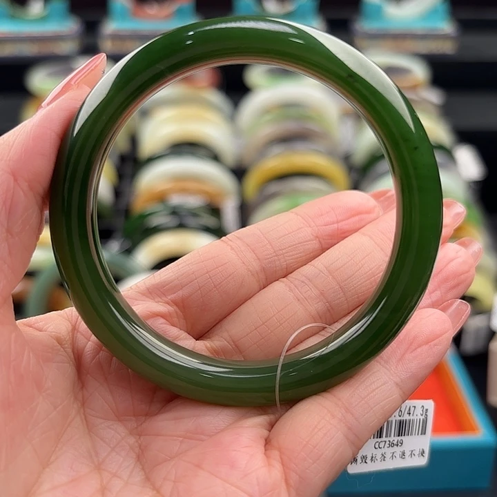 和田玉未镶嵌手镯辣阳绿 无黑点 无棉57.6