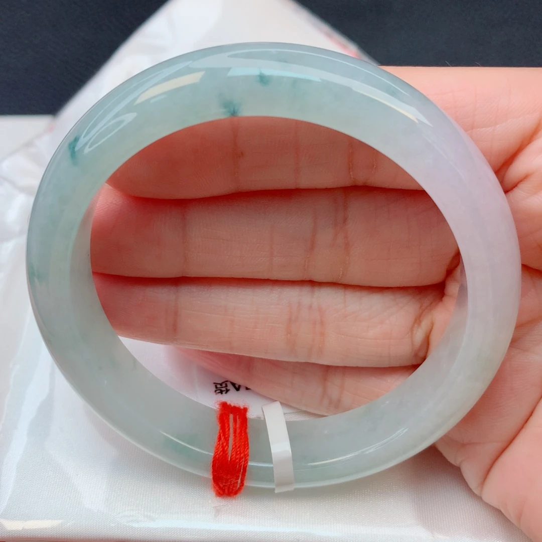 翡翠未镶嵌手镯57.7圈 糯化绿底飘蓝花冰胶润