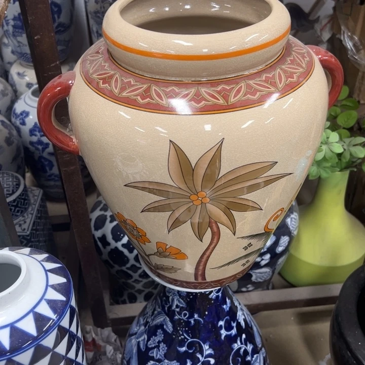 瓷片微瑕陶瓶。。。。。。。。。。。。。。。