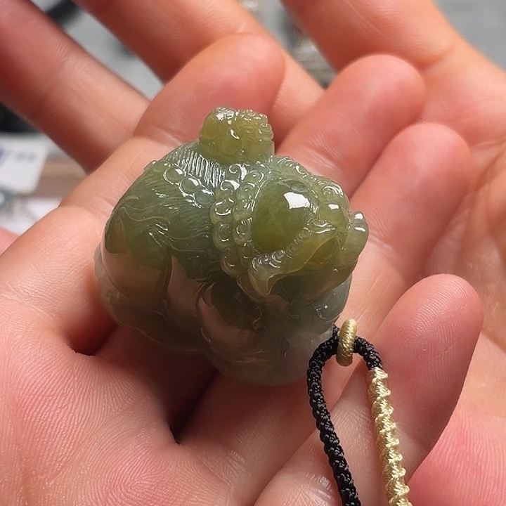 翡翠未镶嵌戒指皮丘