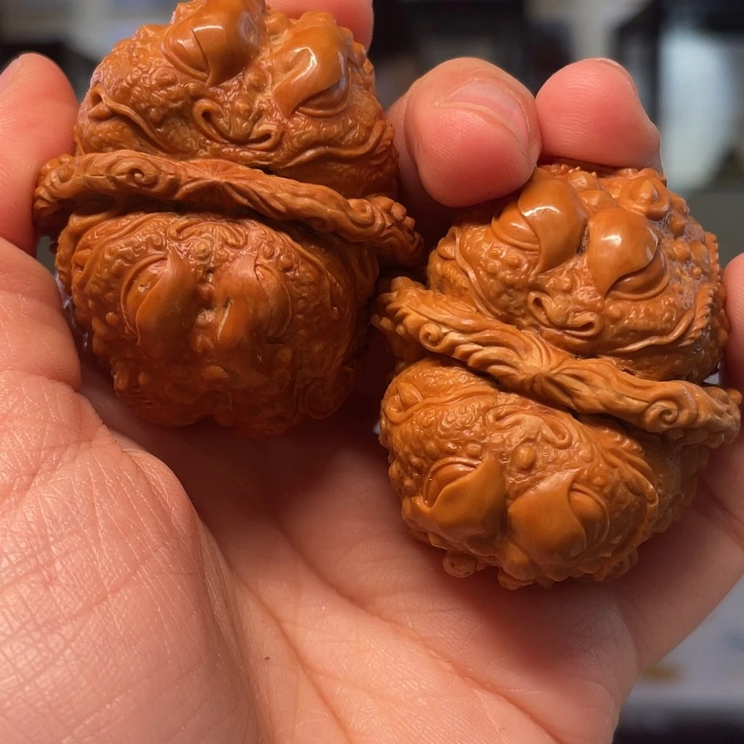 核桃雕刻五毒金蟾核雕作品