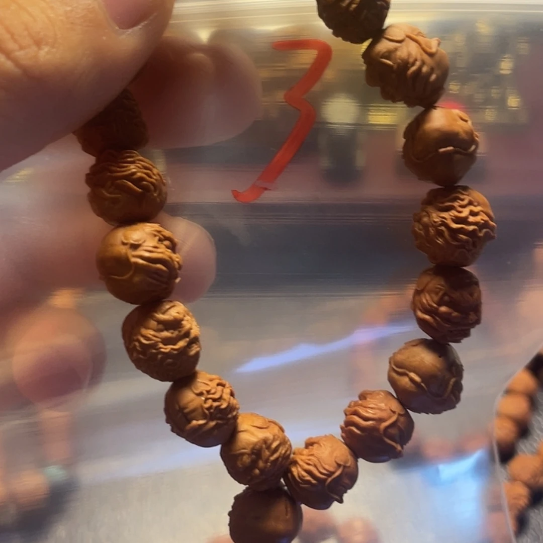 A***天龙纹桃核雕刻瑕疵钟馗