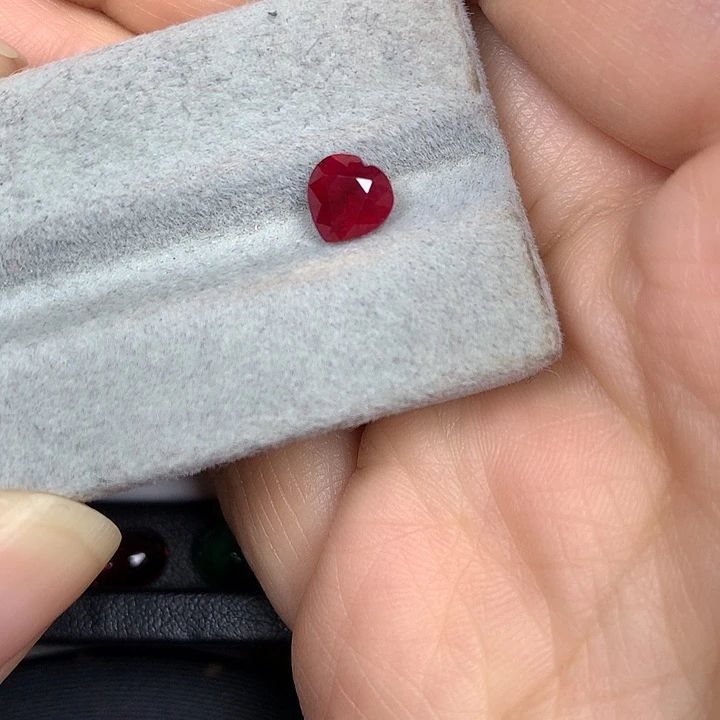 红宝石裸石1.45ct缅甸鸽血红红宝石