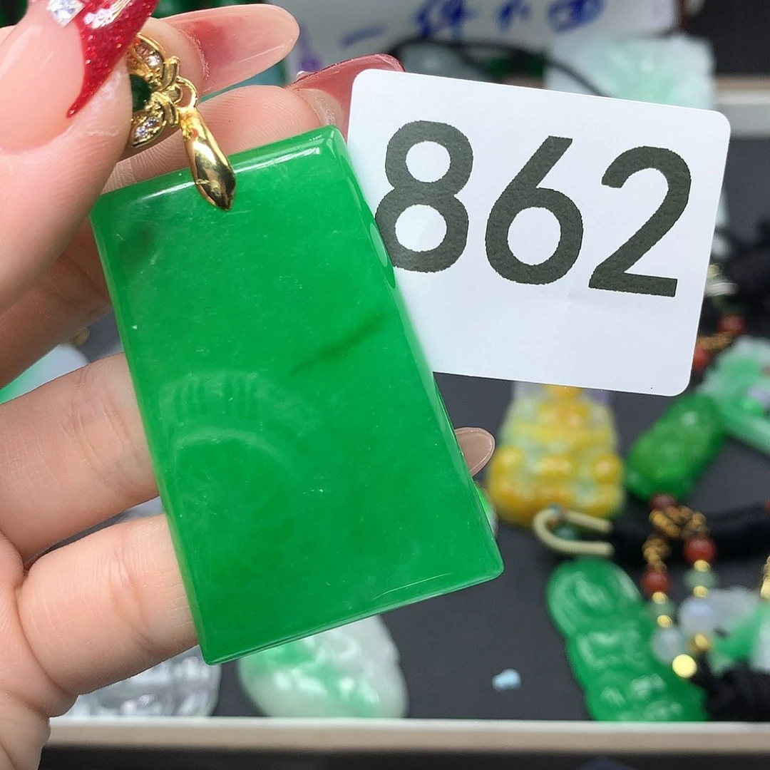 翡翠颈饰未镶嵌翡翠