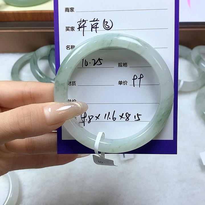 未镶嵌手镯石英质玉