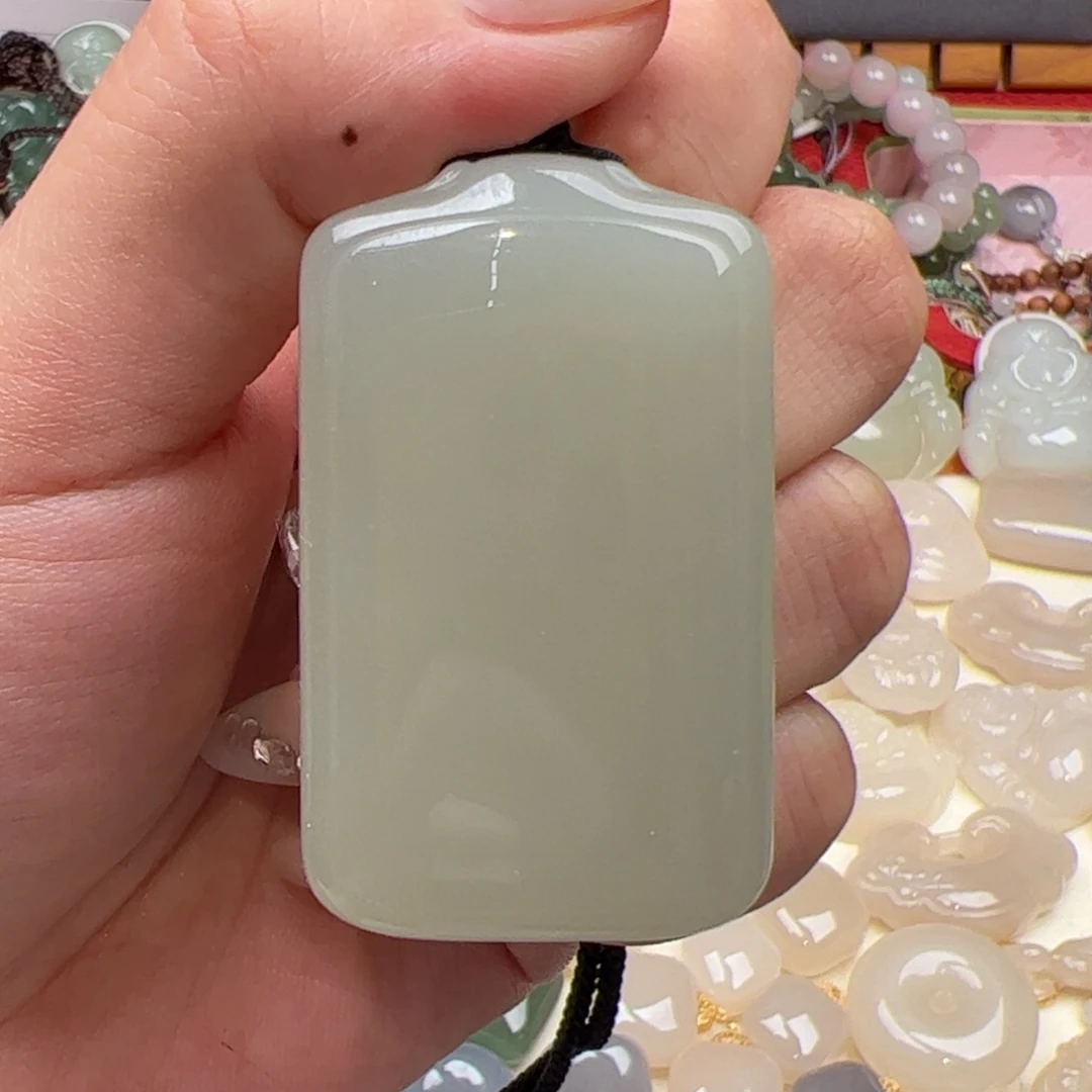 和田玉颈饰未镶嵌开****花