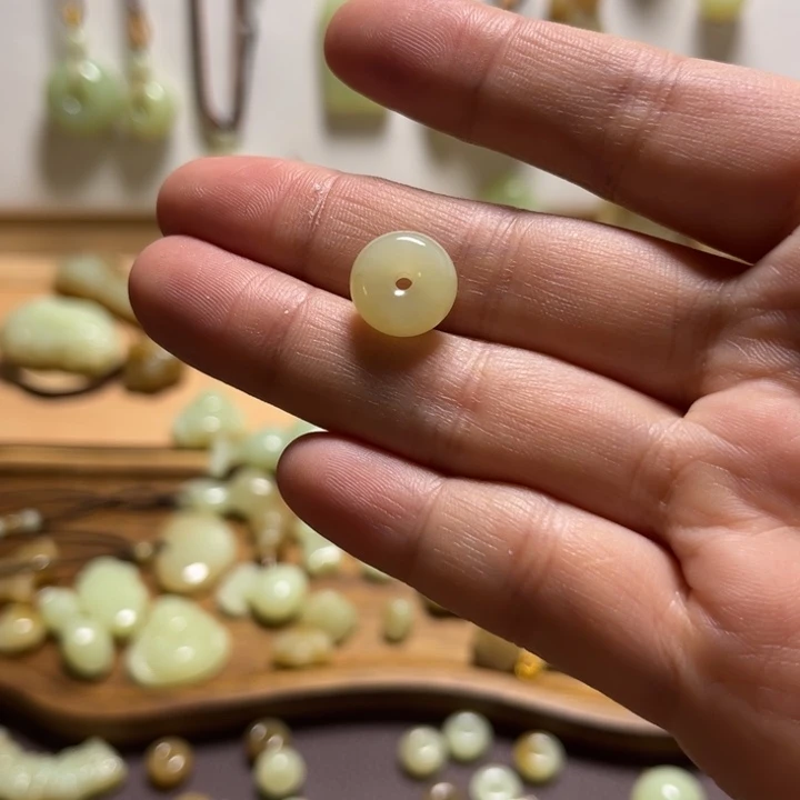 境***变和田玉未镶嵌颈饰