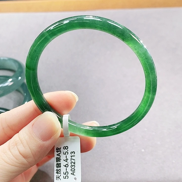 翡翠未镶嵌手镯（圆镯）