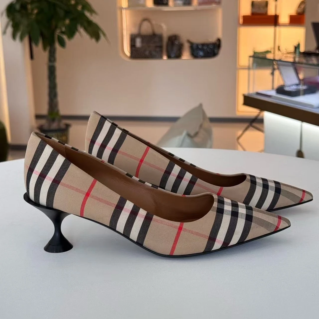 99新 BURBERRY/博柏利 A1261/ BURBERRY/格纹高跟鞋37码
