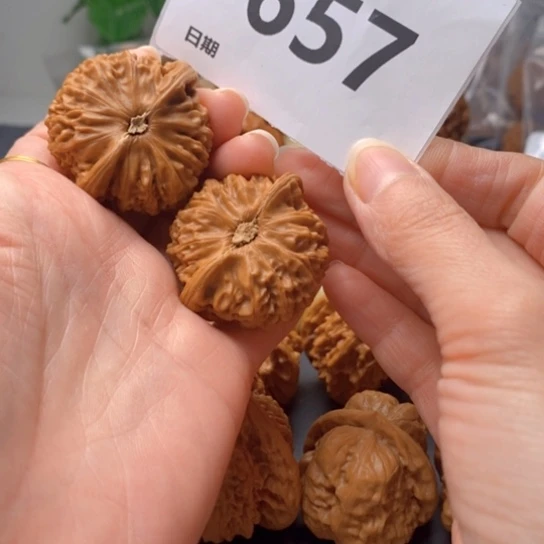 弓***良文玩核桃吊坠全40宫灯657