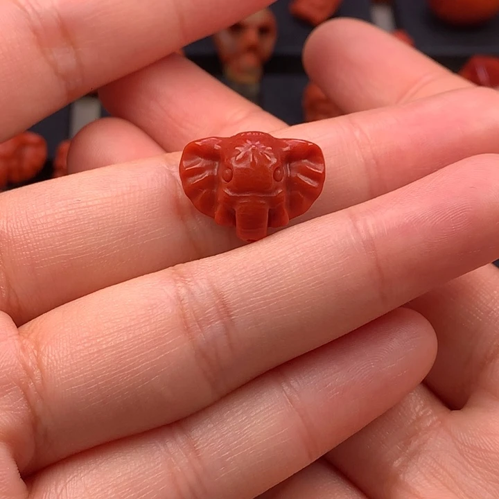 南红玛瑙未镶嵌象神18.4MM