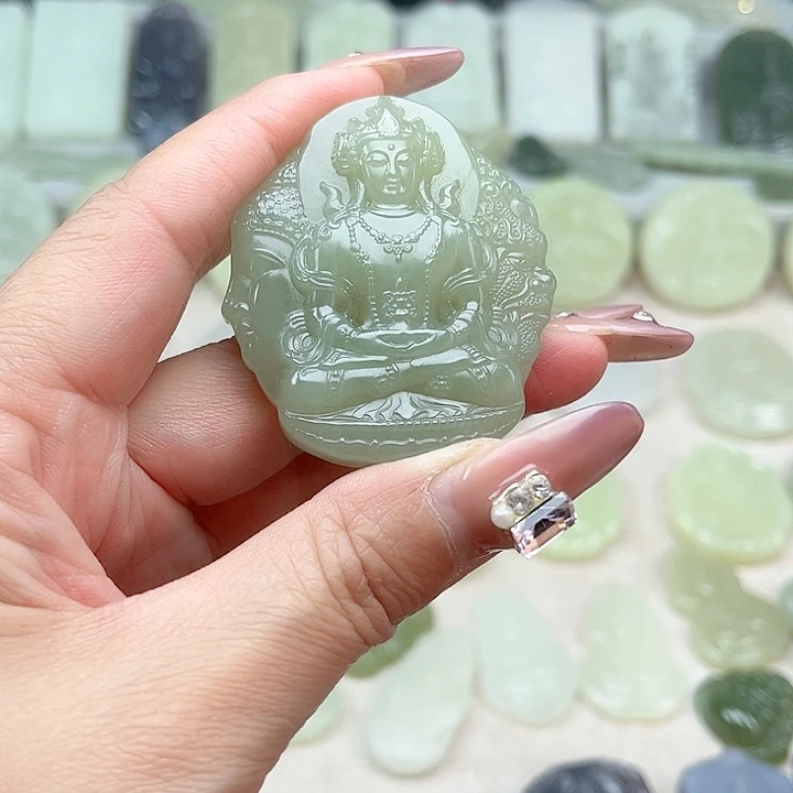 卿***年和田玉未镶嵌颈饰