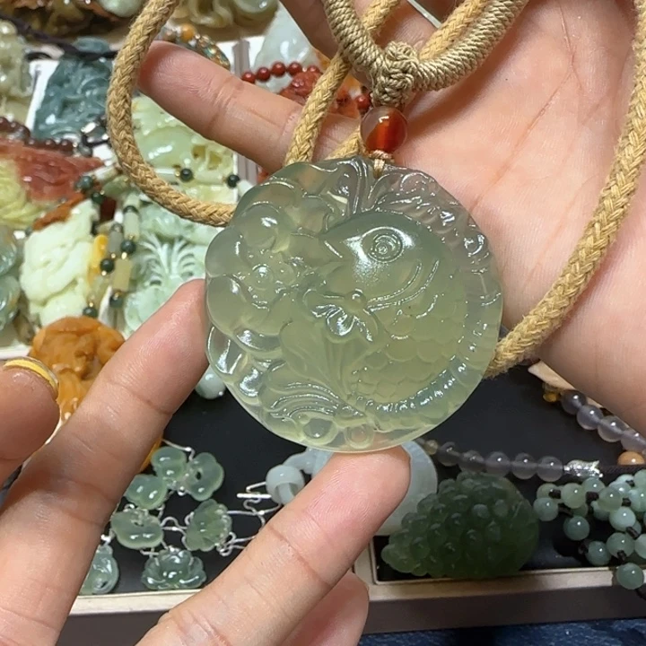 蛇纹石玉未镶嵌吊坠