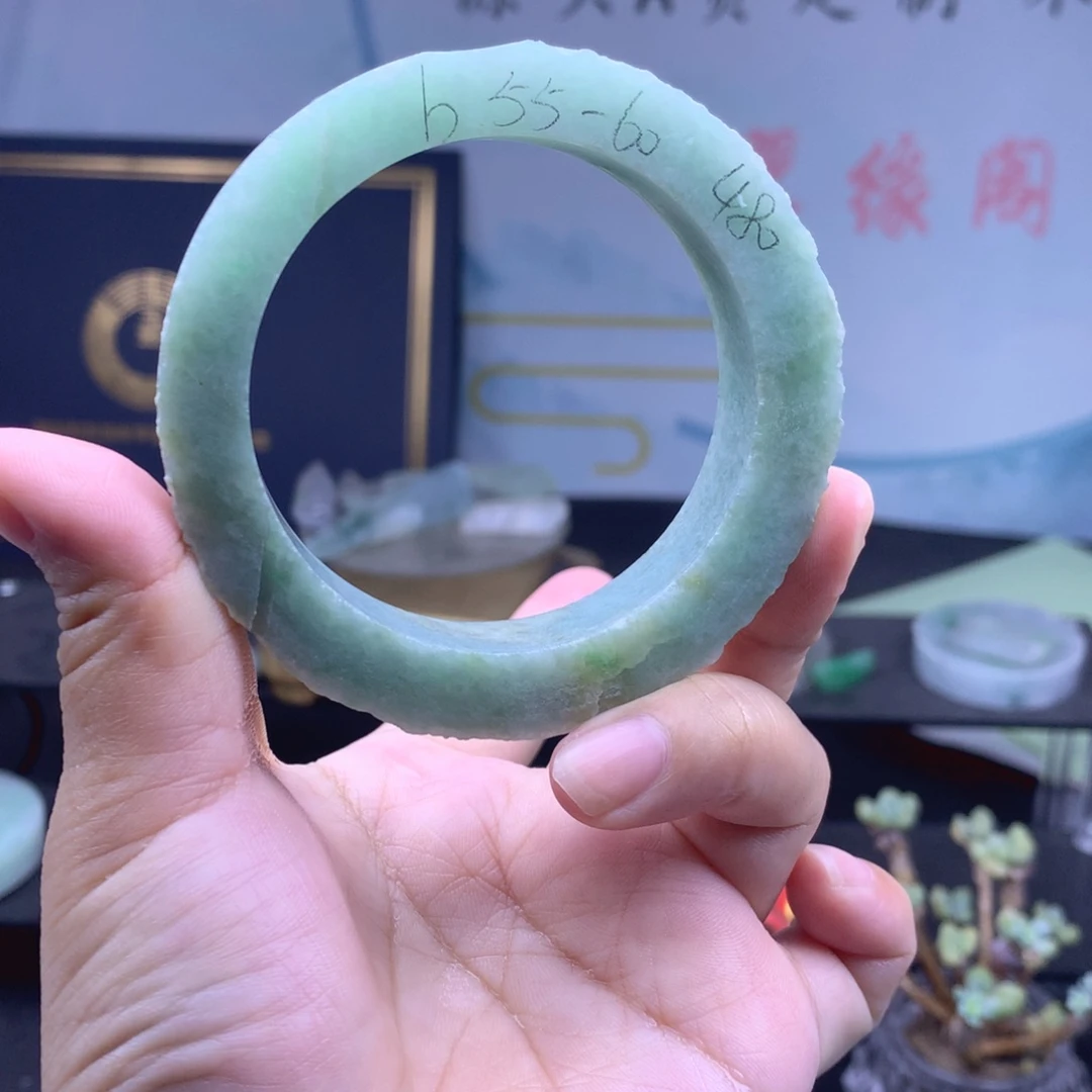 未镶嵌翡翠手镯定制翡翠