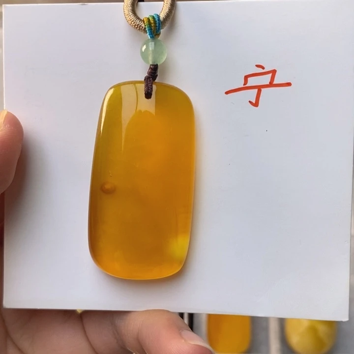 未镶嵌琥珀珠宝奇石