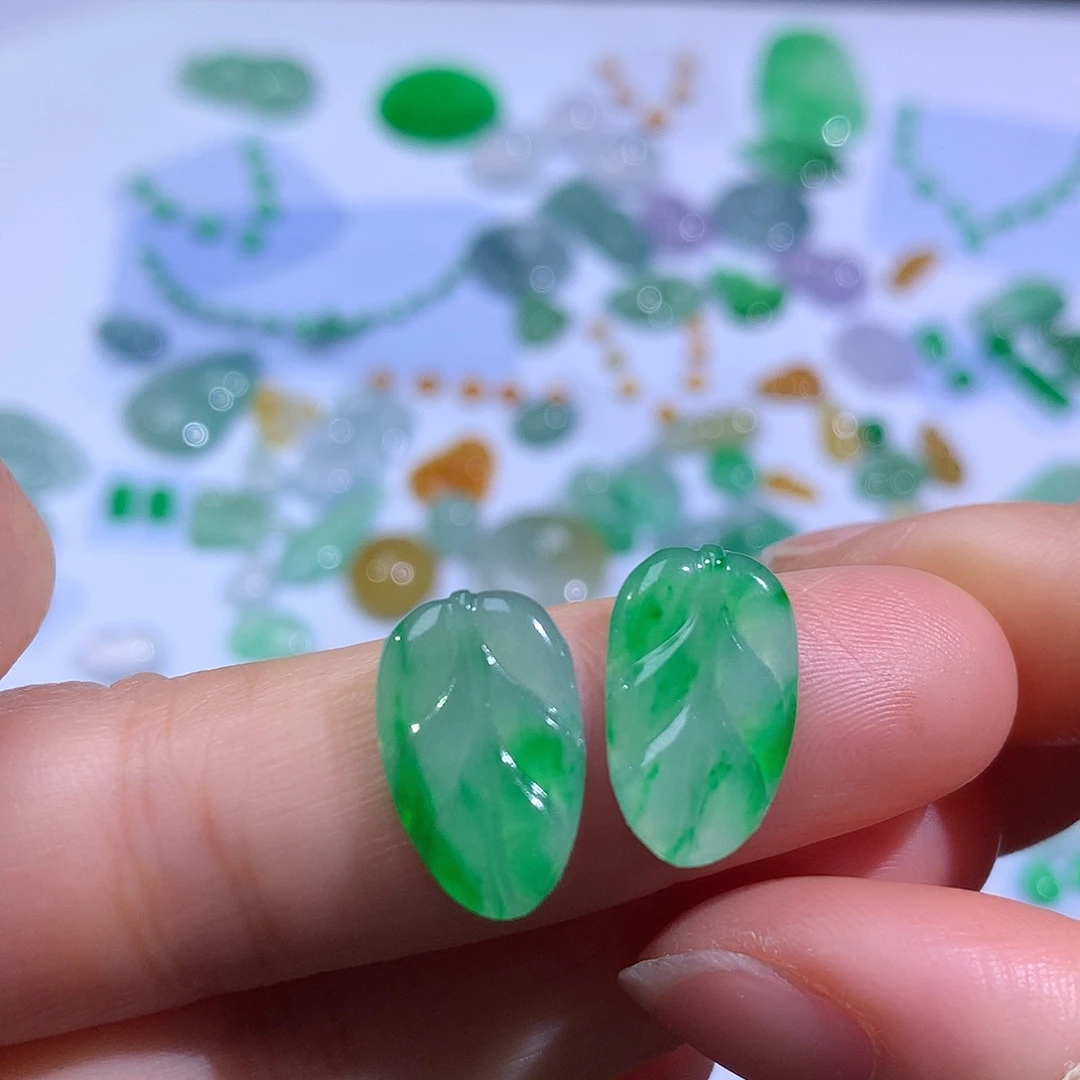 翡翠颈饰未镶嵌叶子