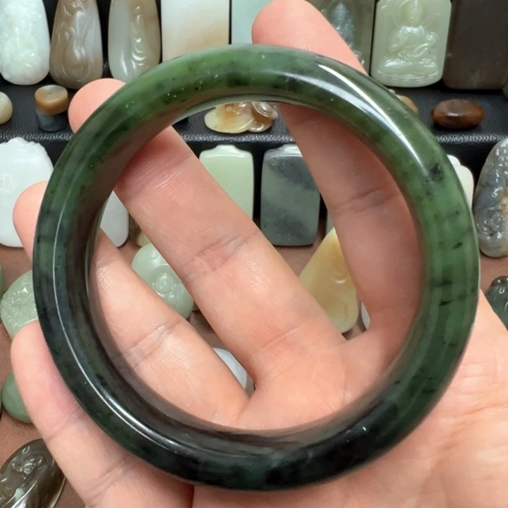 未镶嵌手镯和田玉（碧玉）