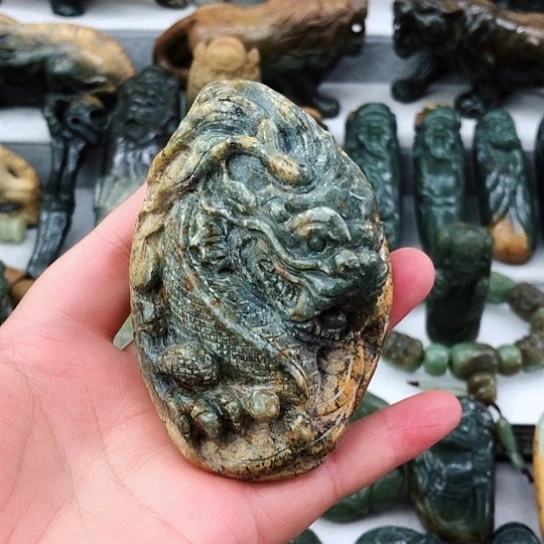 未镶嵌岫岩河磨玉（透闪石质玉）把件