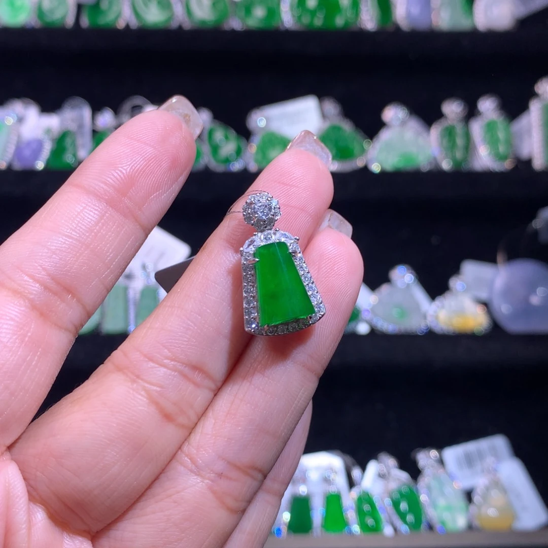 【闪购商品】颈饰银S925镶嵌翡翠