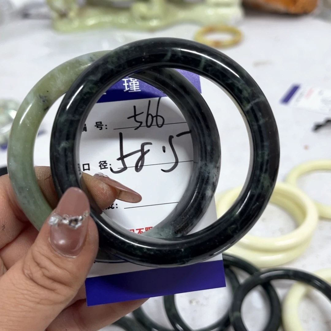 蛇纹石玉手镯未镶嵌