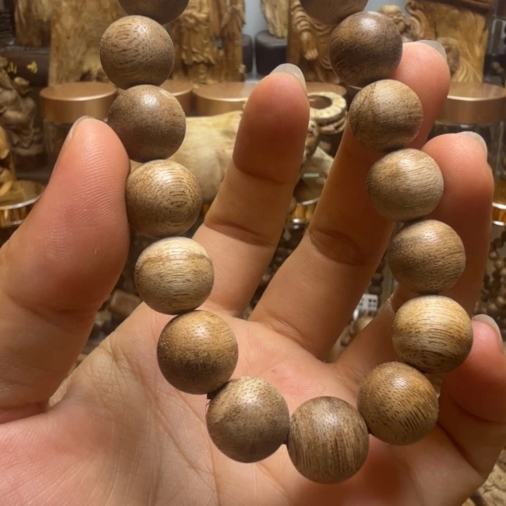 沉香碎屑沉香马尼涝天然野 1.3 的 8.8 克