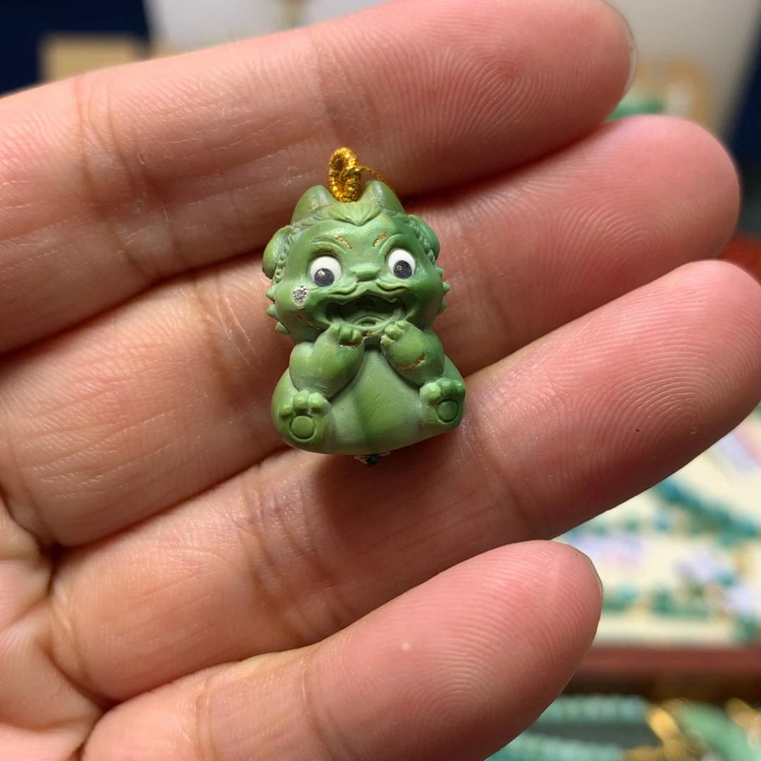 未镶嵌绿松石小龙人