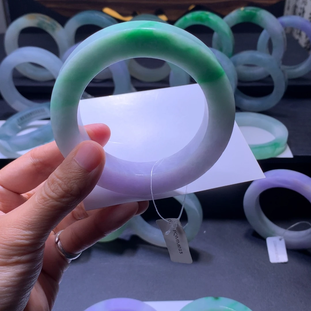 邹***司定制翡翠未镶嵌翡翠手镯