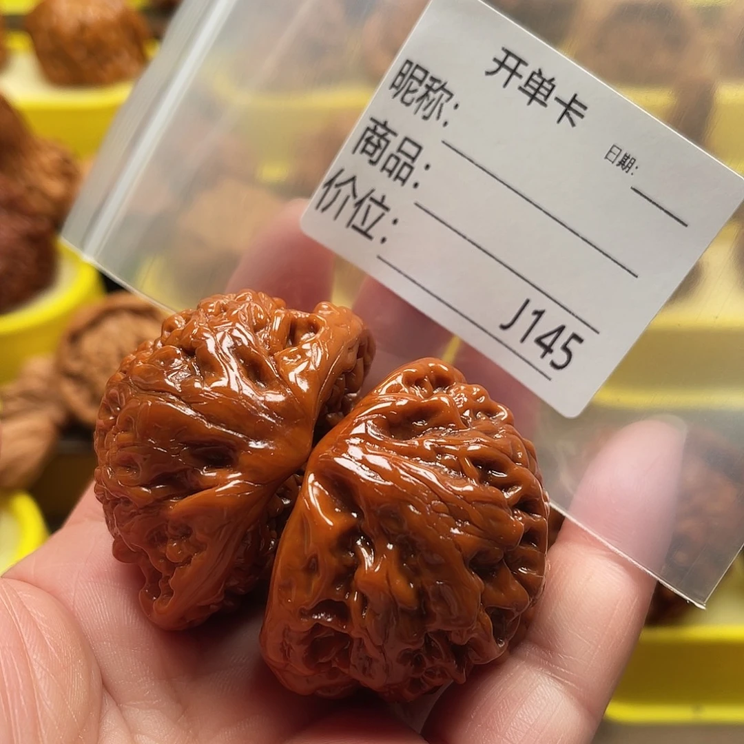 “***”桃核吊坠Hgghhhbbh