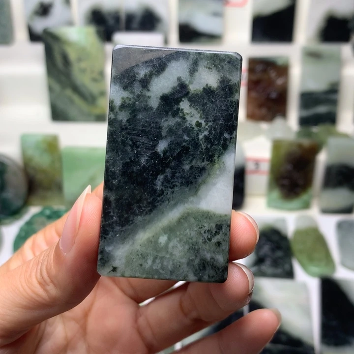 独山玉未镶嵌颈饰