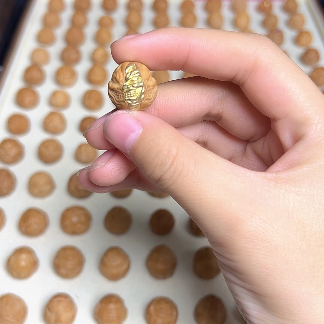 吊坠猴头核桃镶嵌单颗撕裂三面恶僧