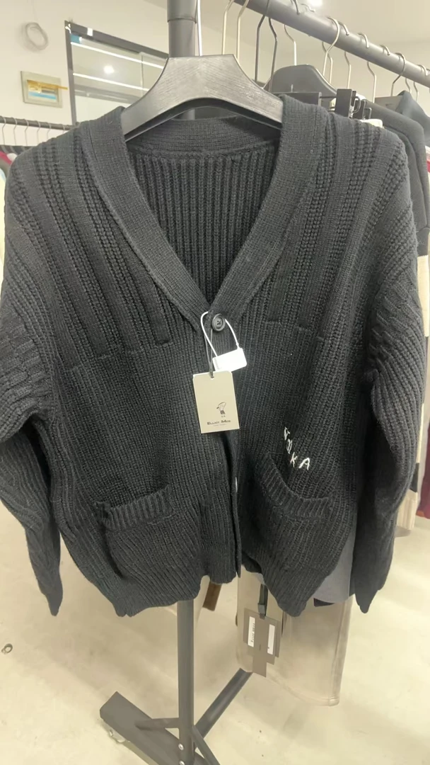 黑灰色开衫毛衣长袖外套