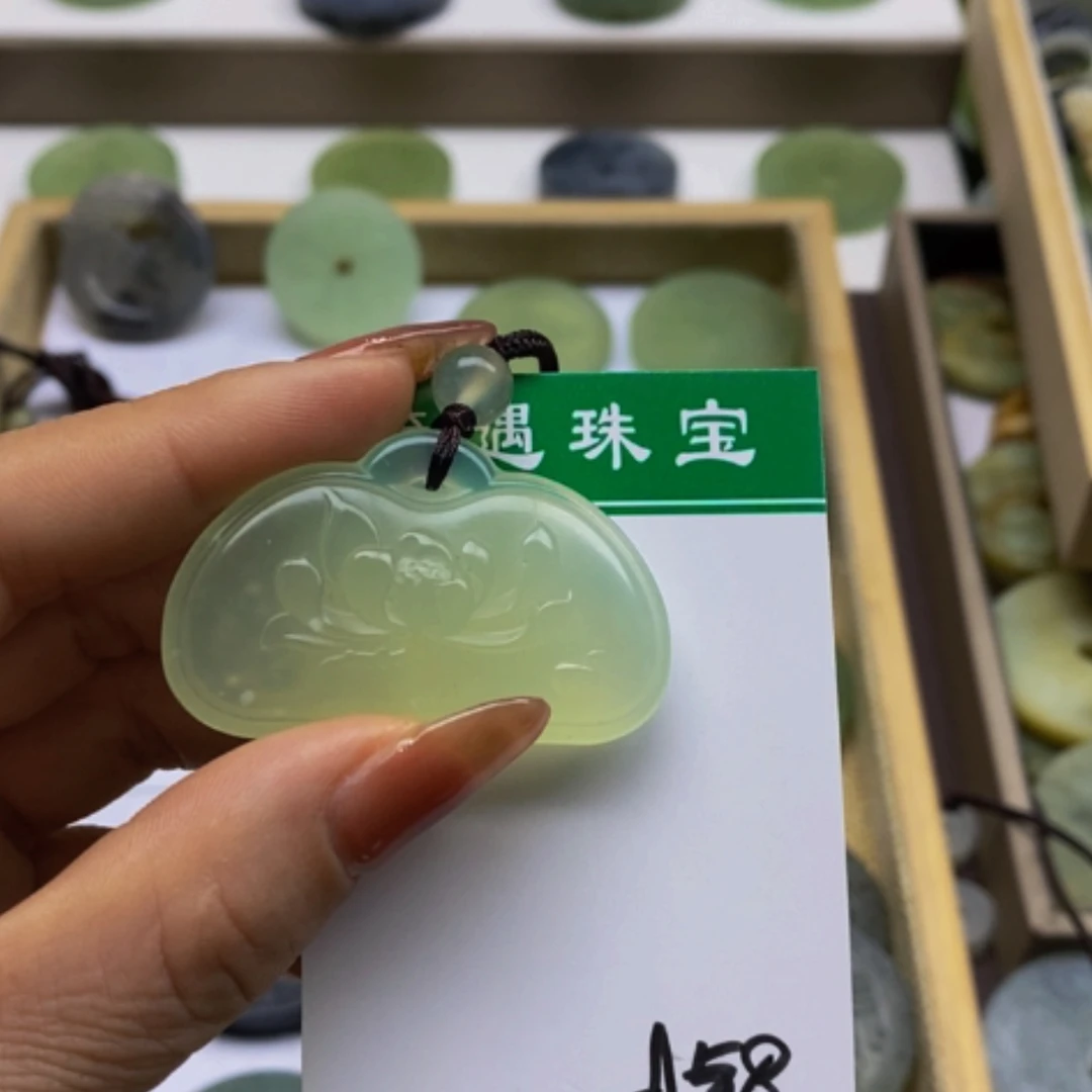 【闪购商品】蛇纹石玉颈饰未镶嵌?****?