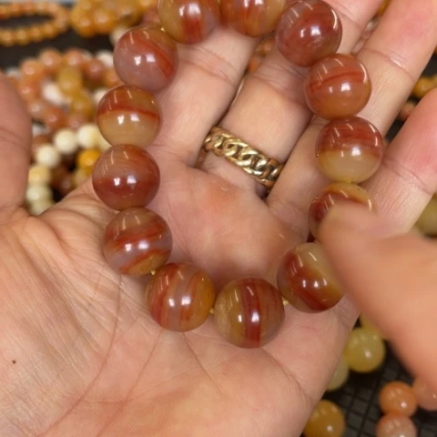 【闪购商品】石英质玉（黄龙玉）颈饰未镶嵌