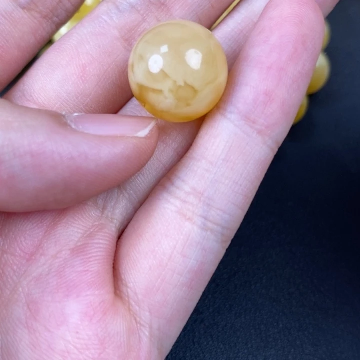 未镶嵌琥珀裸石微瑕23
