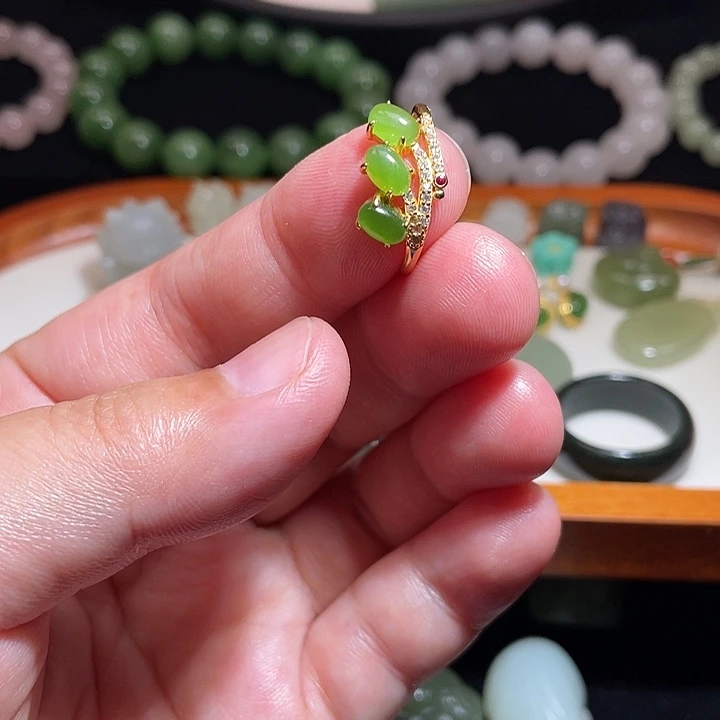 未镶嵌戒指和田玉（碧玉）