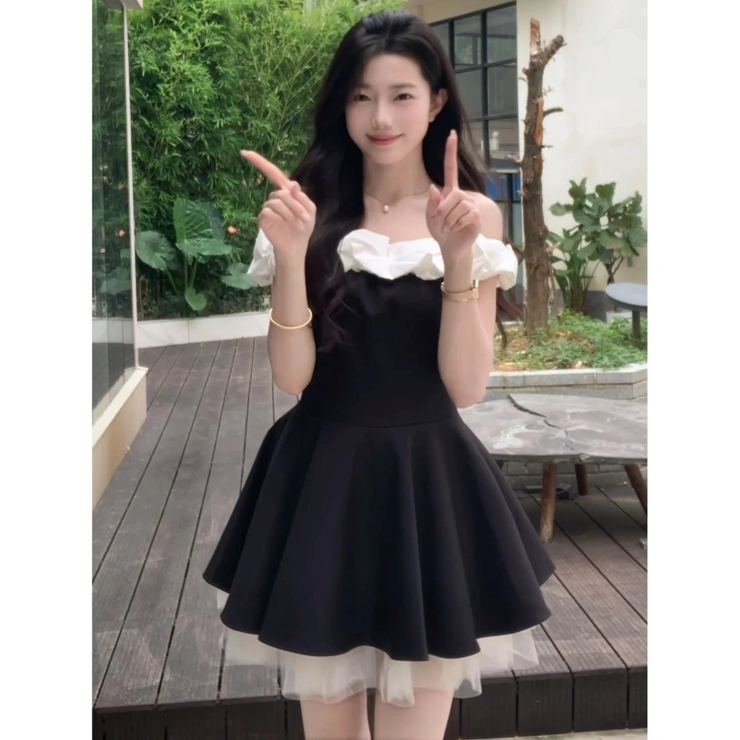 法式赫本风一字肩蓬蓬连衣裙女夏季撞色拼接收腰显瘦千金感小黑裙