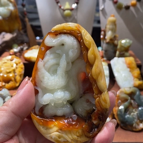 蛇纹石玉未镶嵌颈饰