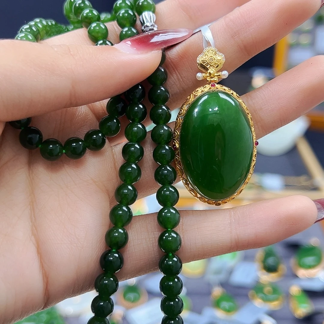 和田玉18K金镶嵌吊坠(赠链)