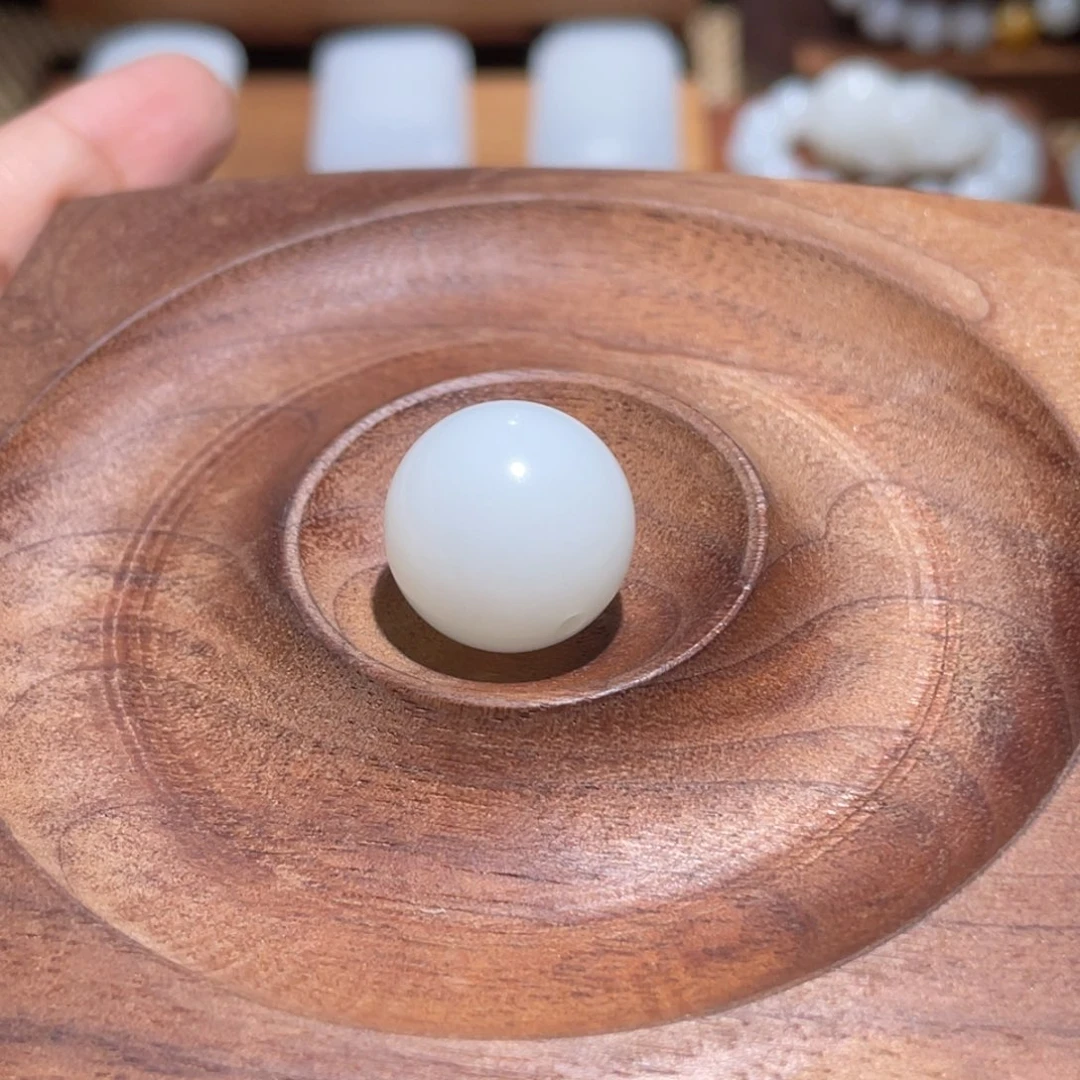 未镶嵌手链和田玉卡18