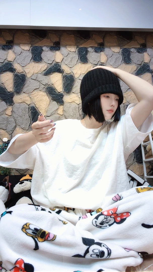 Laurine原创韩版宽落肩袖大版T恤