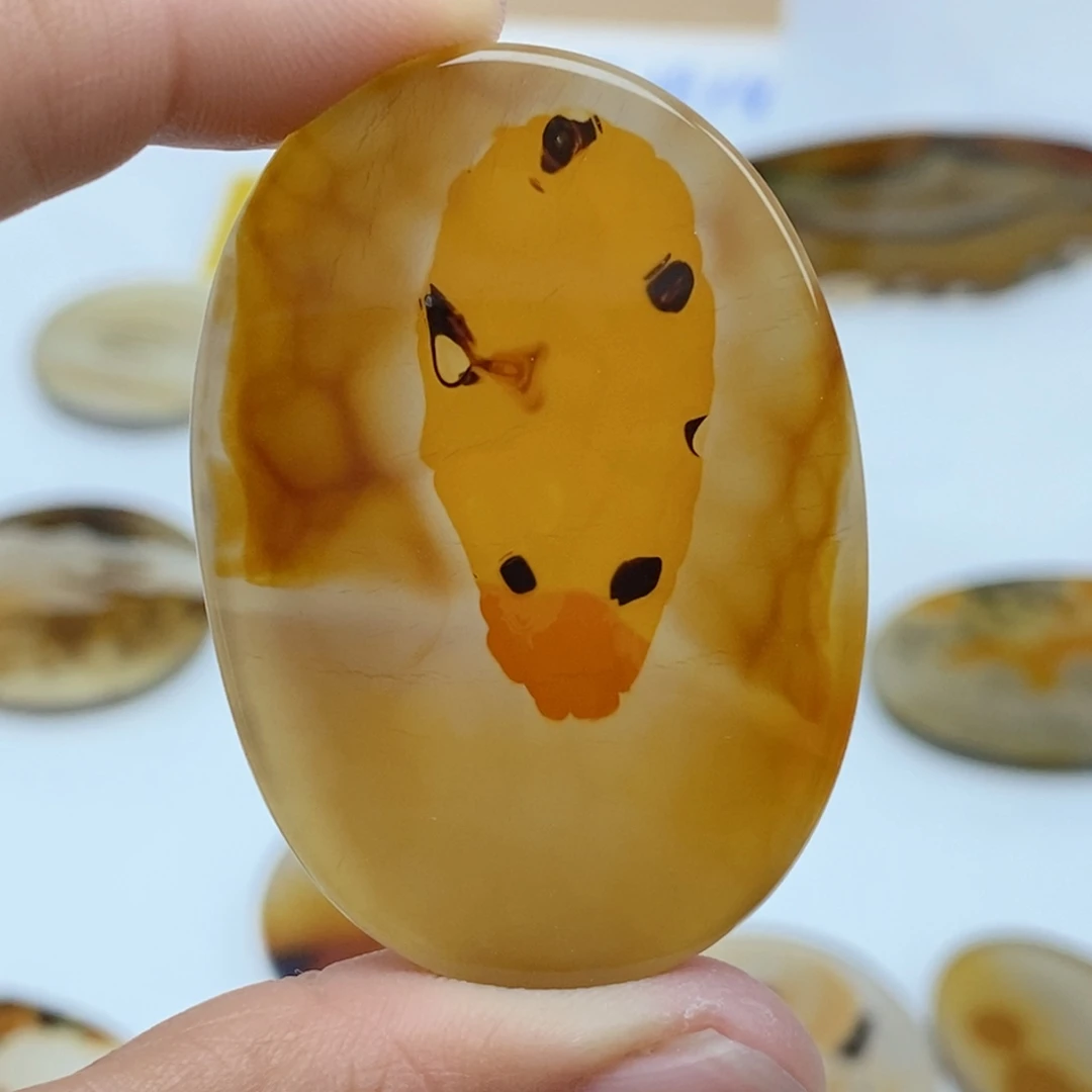 亿***田玛瑙/玉髓未镶嵌珠宝半成品