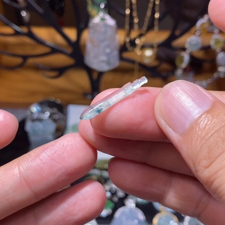 翡翠未镶嵌颈饰古剑100