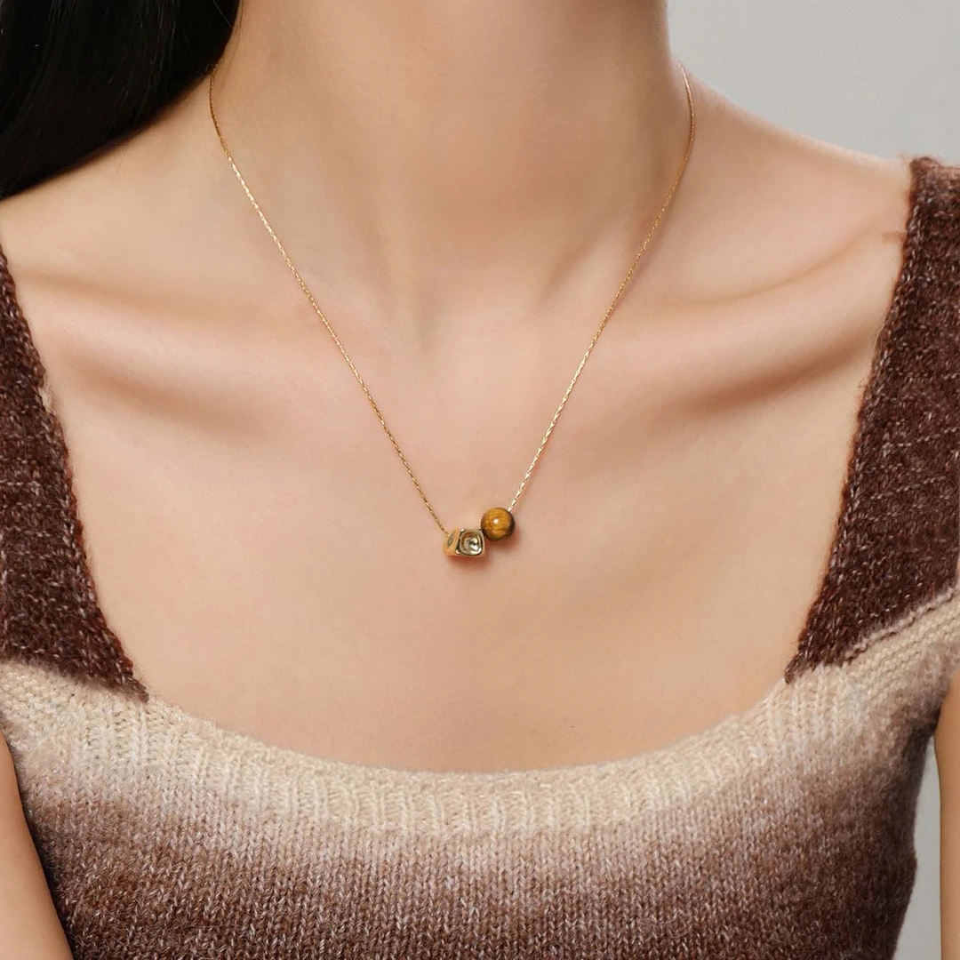 钛钢项链 秋冬新款美拉德项链虎眼石几何吊坠女毛衣链高级锁骨链