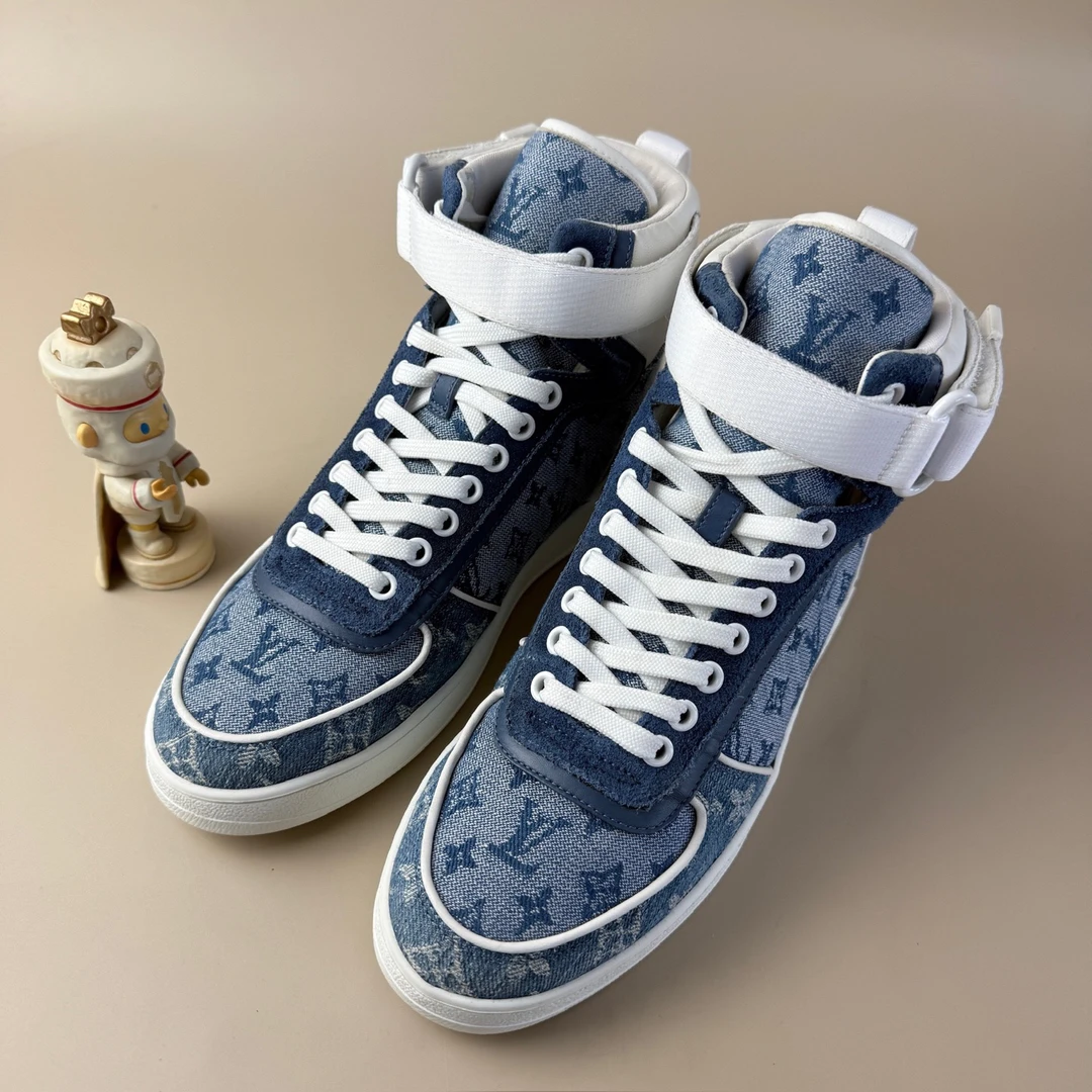 95新 LouisVuitton/路易威登 白蓝满印牛仔休闲鞋 37码 YLP4302
