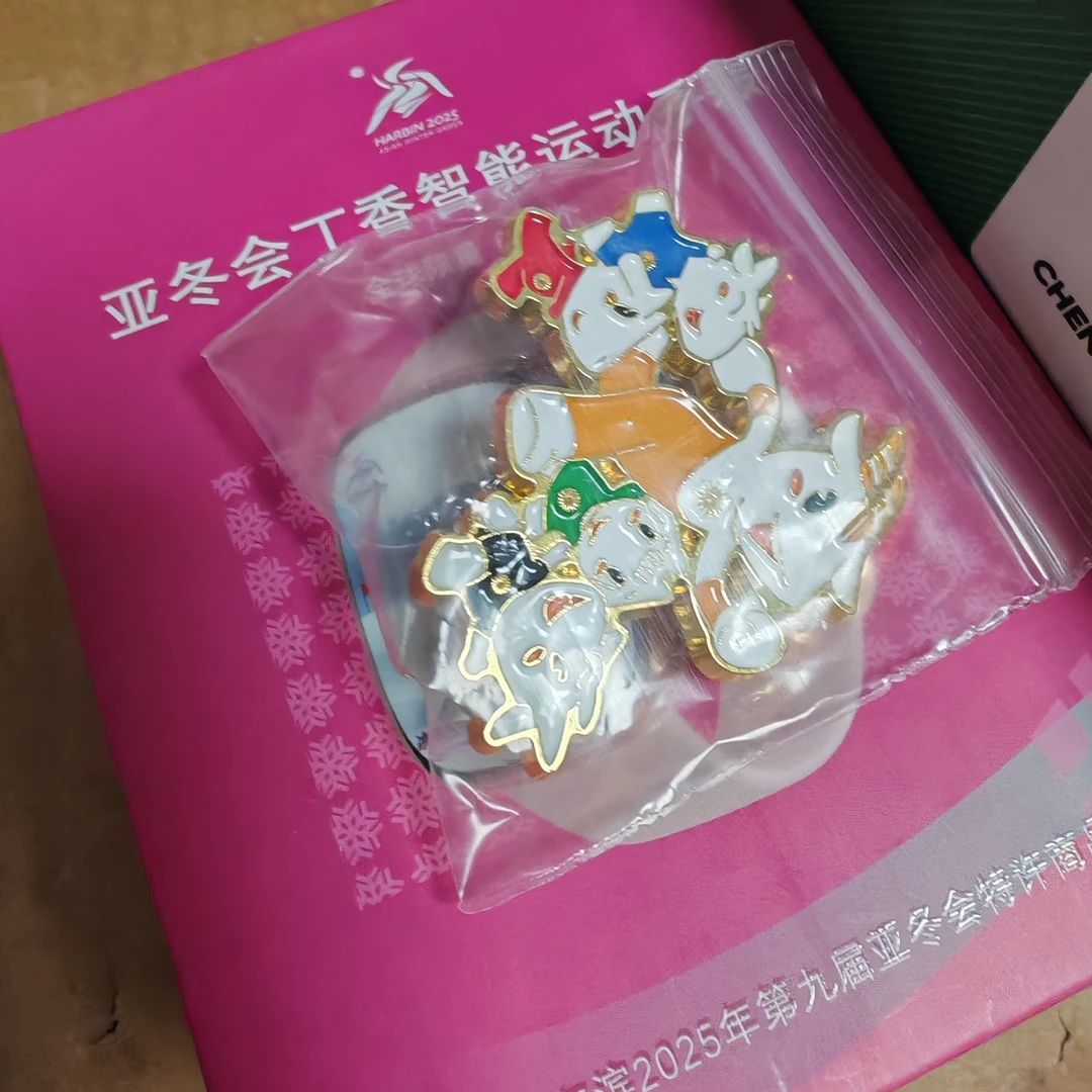 亚运会徽章套装送一对手表