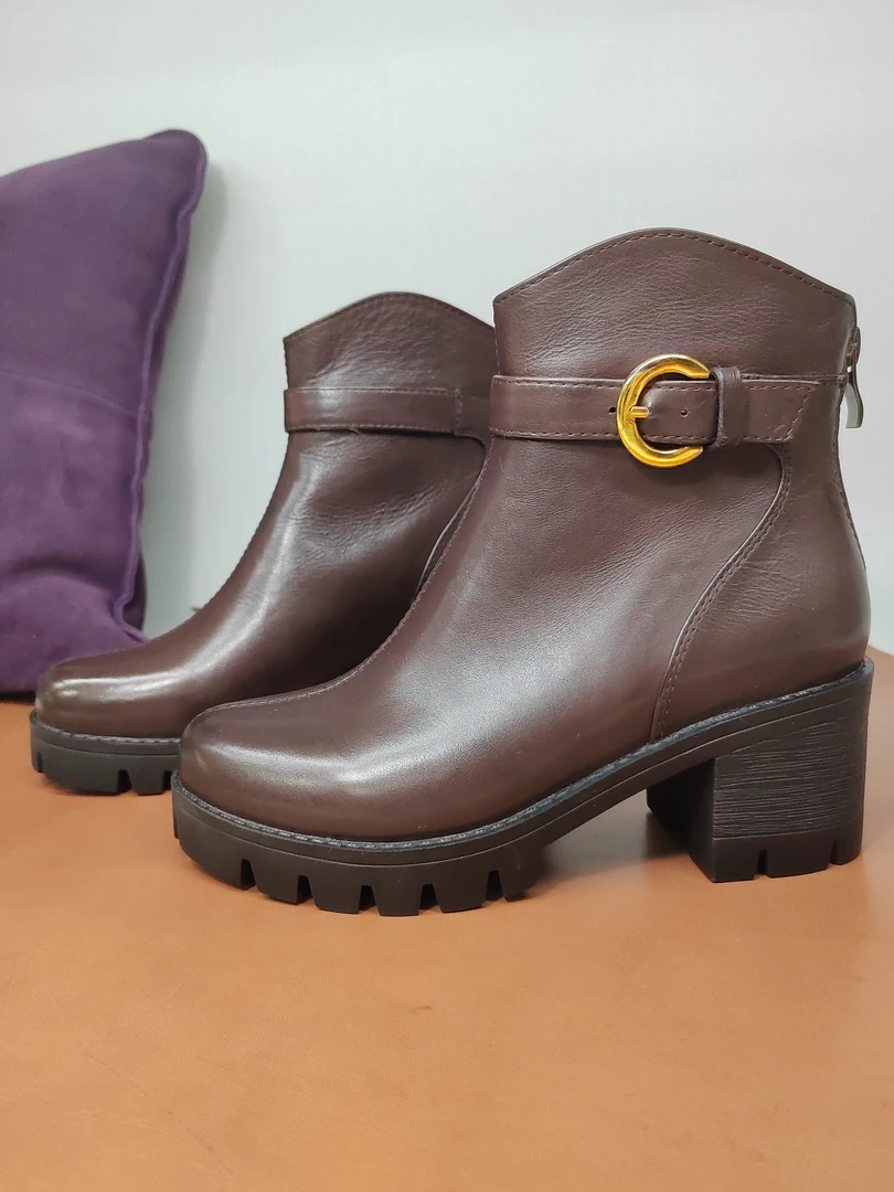 女靴2025流行爆款秋冬季复古百搭马丁靴加绒拉链圆头厚底短筒靴子