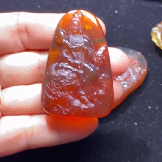 琥珀未镶嵌裸石文殊观音18.8克